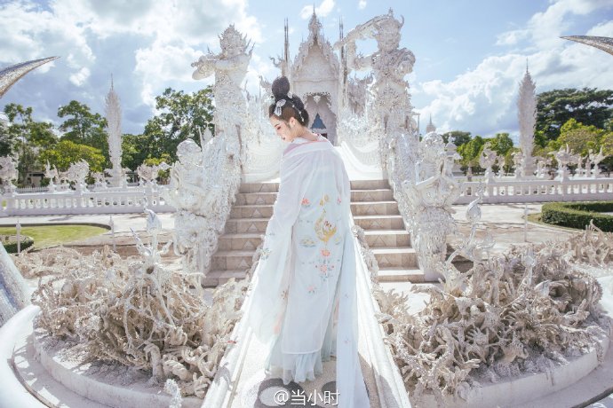 中国女孩穿汉服在泰国拍写真 宛若画中人