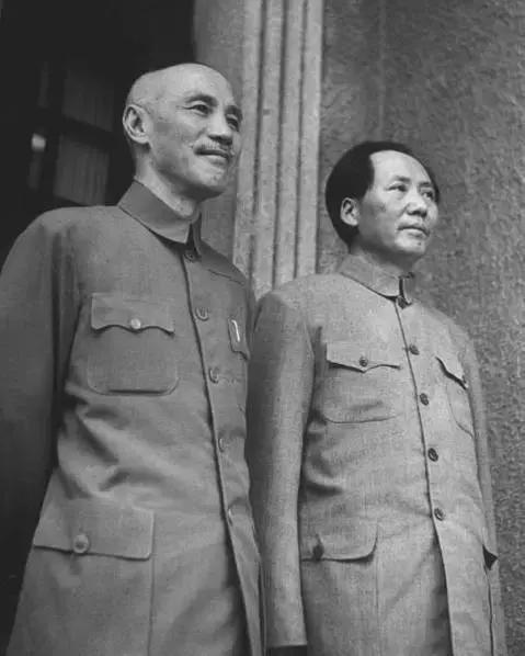 重庆谈判期间毛泽东与蒋介石合影