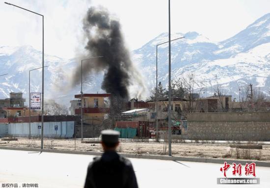 阿富汗军队和塔利班在喀布尔发生交火