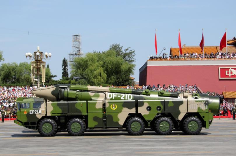 2015年中国阅兵中展示的东风-21D弹道飞弹