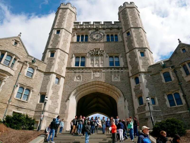 普林斯顿大学也宣布，由于校园内新冠病例激增，将远程进行所有期末考试