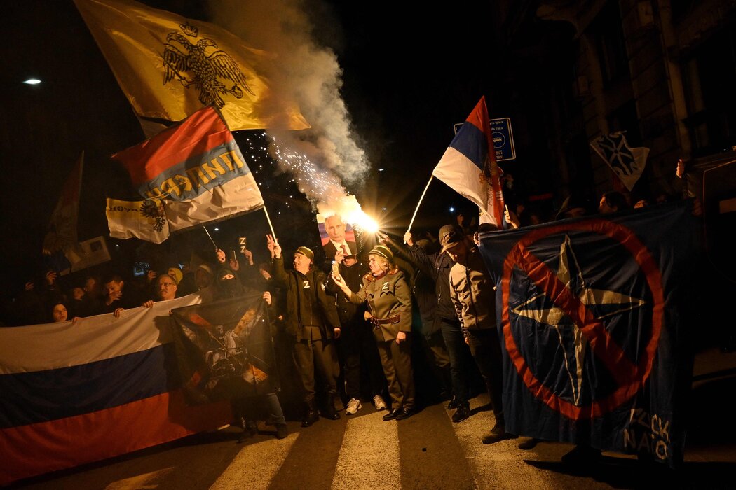 塞尔维亚右翼组织组织的一个支持俄罗斯入侵乌克兰的集会