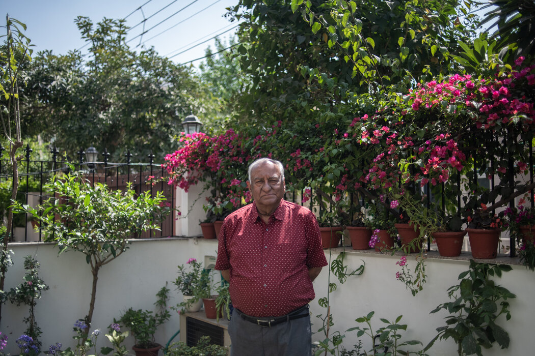 现年79岁的印度退役陆军将领纳雷什·昌德在位于新德里郊区古尔冈的家中